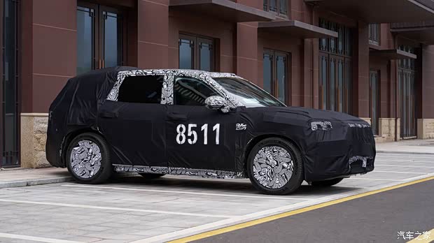 “杭州湾卡宴” 极氪8X谍照 配三电机 预计40万起 明年一季度亮相
