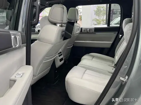 她想买舒服的车，他偏要硬核越野，18万花在哪成了家庭战争